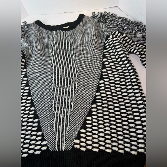 Tularosa Black and White Puff Sleeve Knit Sweater - Picture 4 of 6